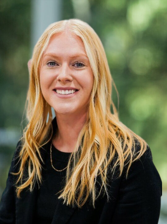 Caitlyn Braunns - Bio Pop-up